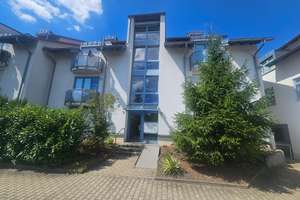Lichtdurchflutete 1-R-ETW mit offenem Küchen- und Wohnbereich mit EBK & Balkon, TG-SP mgl. – 4178 Burghausen-Rückmarsdorf, Leipzig – Vorschaubild 2