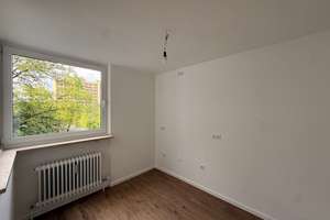 Sonniger Balkon mit Blick ins Grüne – 3 Zimmer im 3. Stock in München – Gerhart-Hauptmann-Ring 64, 81737 Neuperlach, München – Vorschaubild 6