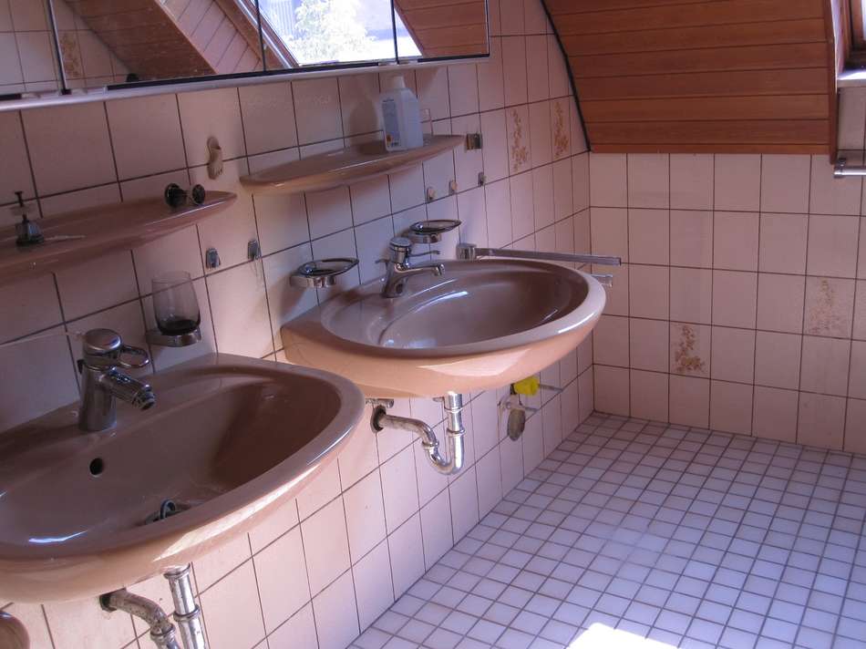 1. Bad mit Wanne u. Dusche