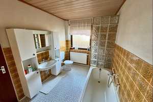 Gepfl. Haus mit tollem Grundstück, schöner Garage, Keller und neuem Dach – Steinburg (Kreis) – Vorschaubild 12