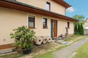 Sofort wohlfühlen: 9-Zi.-EFH mit zusätzlichem Bungalow und Pkw-Garage im ruhigen Fürstenwalde/Spree – Die vollständige Adresse der Immobilie erhältst du vom Anbieter., 15517 Fürstenwalde/Spree – Vorschaubild 3