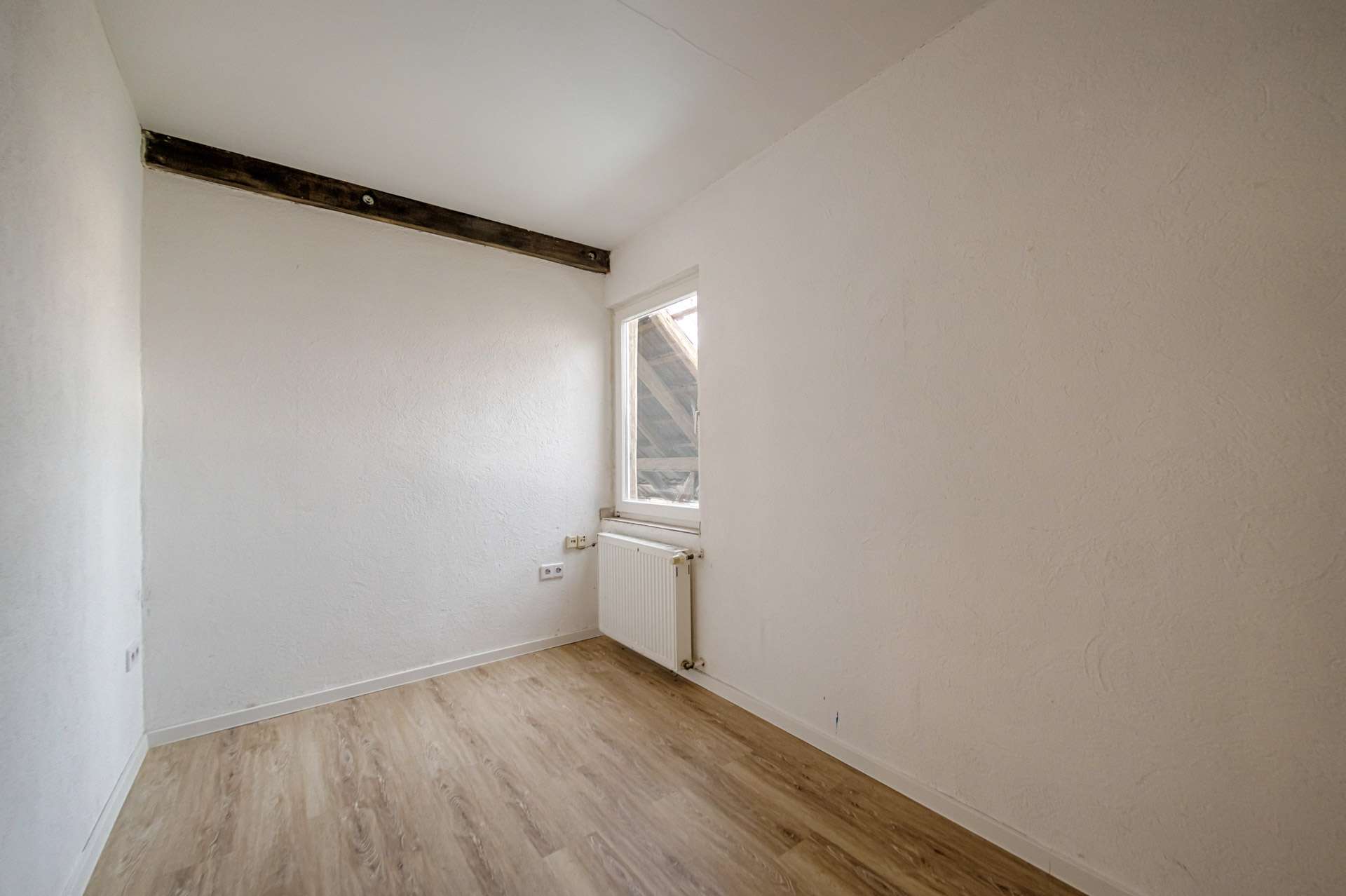 Immobilie in Neckarbischofsheim - Wohnen mit Charakter: Maisonette-Wohnung in ausgebauter Scheune am Waldrand mit Sonnenterrasse - Bild 1