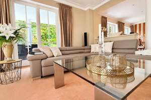 Exklusive Villa 
mit Pool, traumhaftem Garten & 3er-Garage 
in Hamburg-Wohldorf-Ohlstedt – Die vollständige Adresse der Immobilie erhältst du vom Anbieter., 22397 Wohldorf-Ohlstedt, Hamburg – Vorschaubild 4