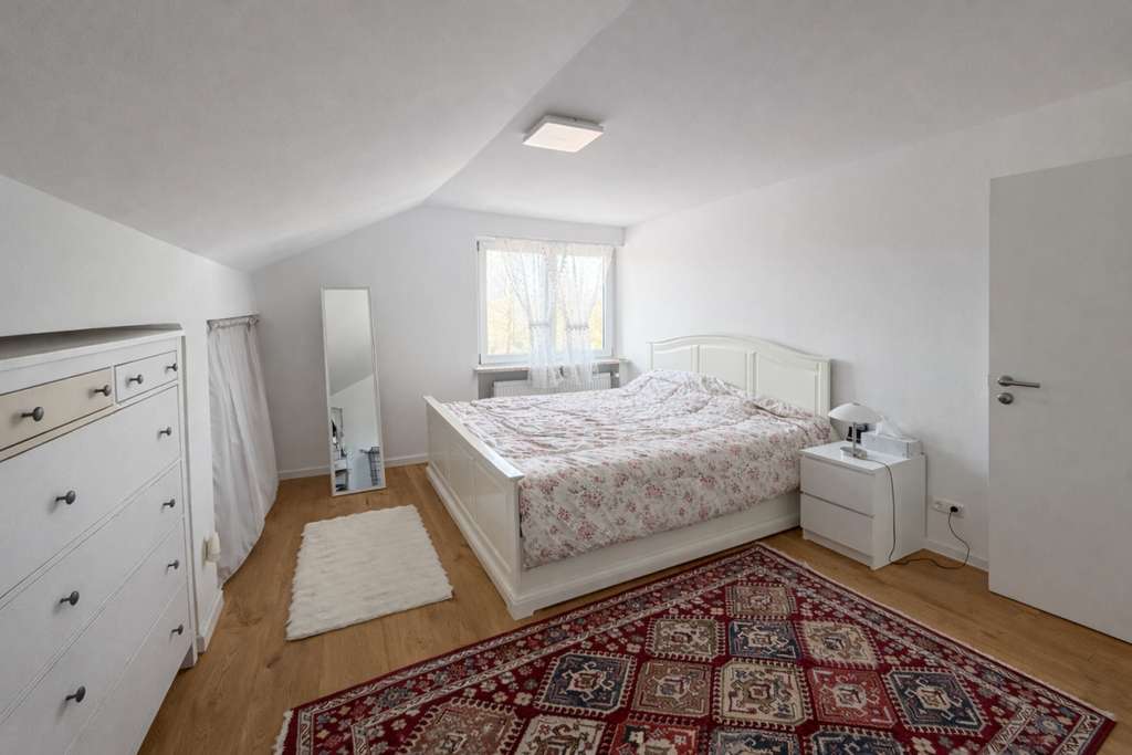 Immobilie in Benediktbeuern - Vermietete 2,5-Zimmer-Dachgeschosswohnung mit Bergblick und Stellplatz - Bild 3