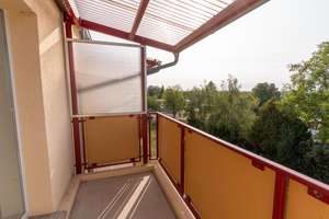 gepflegte 3-Zimmerwohnung mit Balkon, EBK und Stellplatz in Nienburg (Saale) – Richardstr. 30, 6429 Nienburg (Saale) – Vorschaubild 1