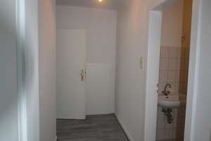 RESERVIERT: HELLE SINGLEWOHNUNG, ruhig aber zentral gelegen – Julius-Spriestersbach-Straße 3, 42853 Mitte, Remscheid – Vorschaubild 7