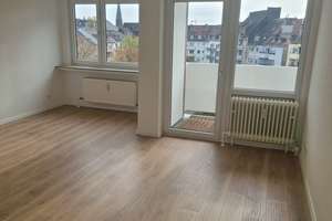 Helle Wohnung mit Balkon und Wannenbad