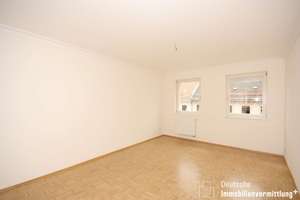 **Sonniges Dachgeschoss mit Balkon und Parkett** – Sellerhäuser Straße 8, 4318 Anger-Crottendorf, Leipzig – Vorschaubild 2