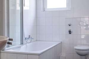 Große Genossenschaftswohnung im Dachgeschoss mit Altbau-Charme – Akazienhof 18, 47053 Dellviertel, Duisburg – Vorschaubild 3