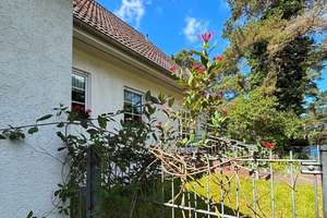 Großzügiges Einfamilien-Haus mit Einliegerwohnung - nahe Badesee und in grüner Lage