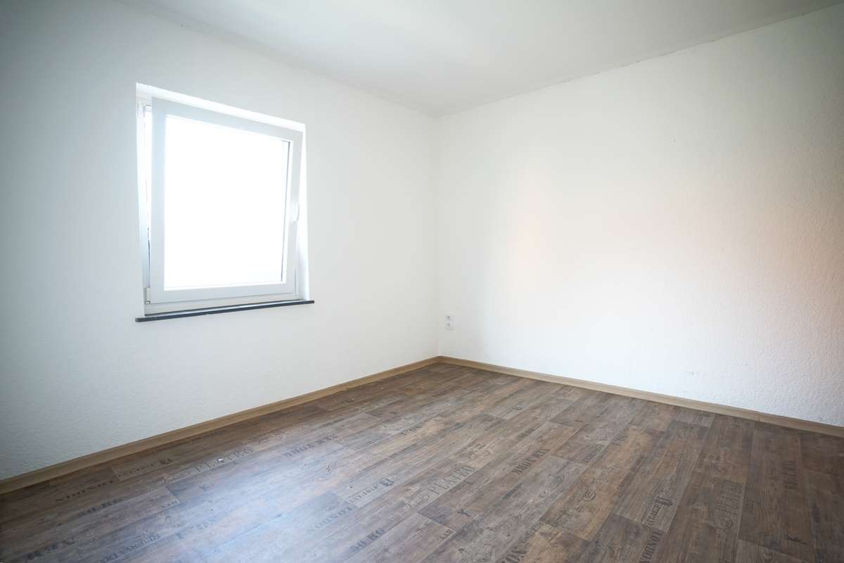 Immobilie in Schiffdorf - Volksbank Immobilien:
Einfamilienhaus mit Einliegerwohnung auf herrlichem Grundstück - Bild 3