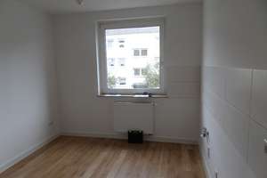 Ehrenfeld! Frisch sanierte 2 Zimmer-Wohnung, 52 qm, Küche, Tageslichtbad und Loggia zum 01.10.2026 – Stammstr. 85, 50823 Ehrenfeld (Ortsteil), Köln – Vorschaubild 3