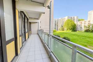 Bezugsfrei in Köln-Junkersdorf: 3,5 Zimmer mit großem Balkon und TG-Stellplatz – Die vollständige Adresse der Immobilie erhältst du vom Anbieter., 50858 Junkersdorf, Köln – Vorschaubild 1