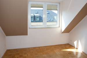 Dachgeschosswohnung über 2 Etagen mit Balkon und Parkett – 2 Bäder – Lohrstraße 26, 9113 Schloßchemnitz, Chemnitz – Vorschaubild 13