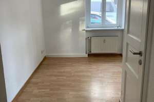charmante 2-Raum-Wohnung mit kleiner Küchenzeile, Wintergarten und PKW-Stellplatz – Altenberger Straße 26, 1277 Striesen-Ost, Dresden – Vorschaubild 3