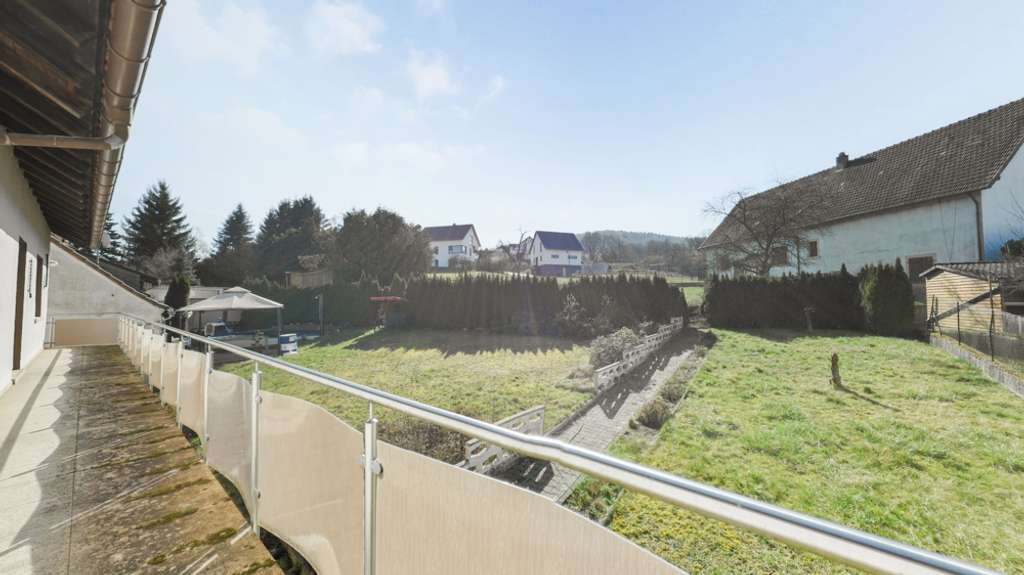 Immobilie in Eßweiler - Großzügiges Ein- bis Zweifamilienhaus mit Garten, XXL-Garage und Ausbaureserve - Bild 2