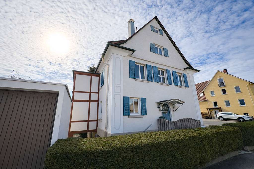 Immobilie in Trossingen - Attraktives Mehrfamilienhaus mit großem Garten und Entwicklungspotenzial - Bild 0