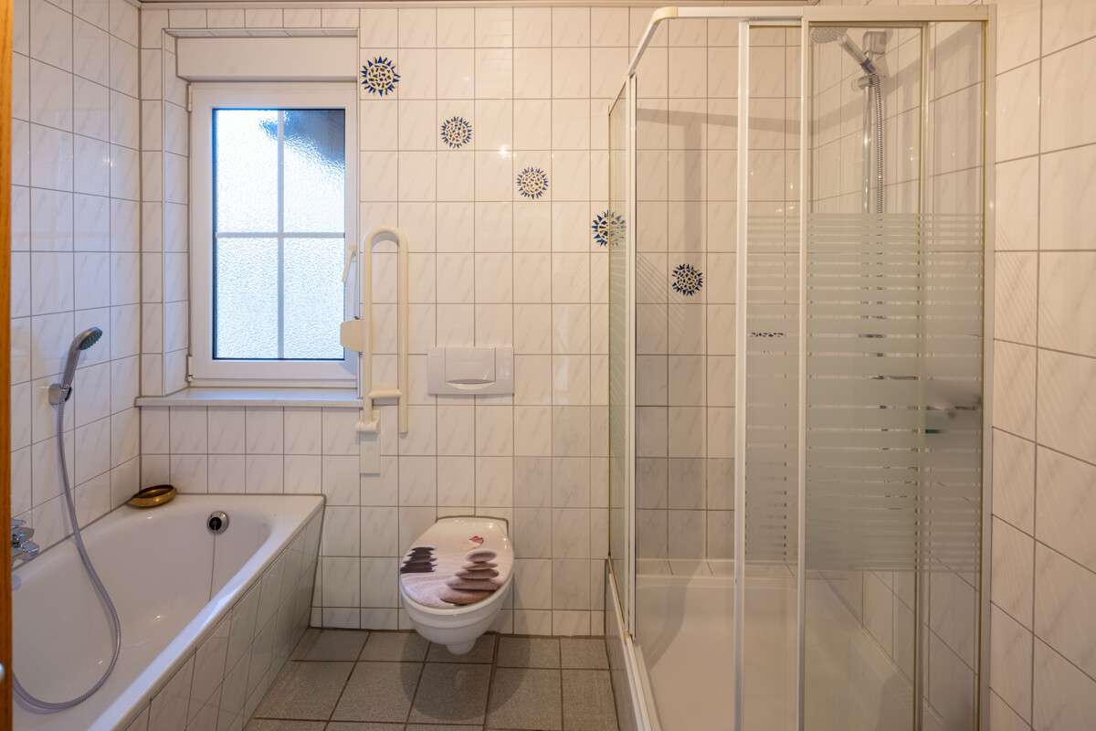 Immobilie in Boos - Komfortables Einfamilienhaus in ruhiger Lage mit Pool, Sauna und Doppelgarage - Bild 0