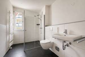 Moderne barrierefreie 2-Zimmerwohnung mit Dachgarten und Stellplatz in Endingen am Kaiserstuhl – Die vollständige Adresse der Immobilie erhältst du vom Anbieter., 79346 Endingen am Kaiserstuhl – Vorschaubild 4
