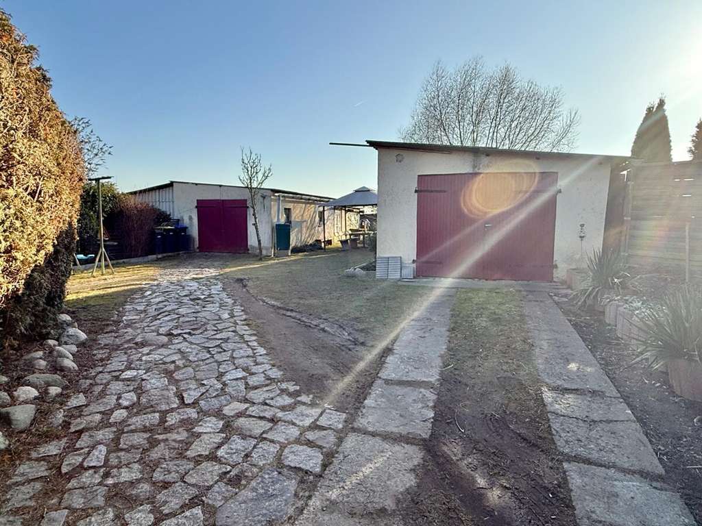 Immobilie in Datzetal - HORN IMMOBILIEN++ 15 km bis Neubrandenburg, schöne Doppelhaushälfte mit großen Grundstück & 2 Garage - Bild 2