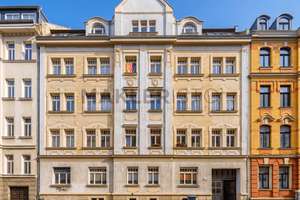 **4,6% Rendite – 2022 Sanierte 2-Raumwohnung mit Balkon & Parkett in Stötteritz**