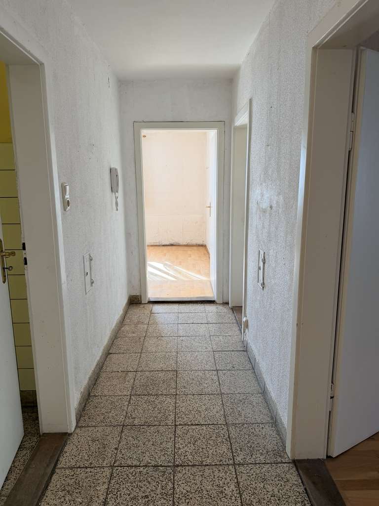 Immobilie in Genderkingen - Sanierungsbed. EFH auf ca. 796 m² Grd. mit wertigem Garagengebäude Nähe Rain! - Bild 2