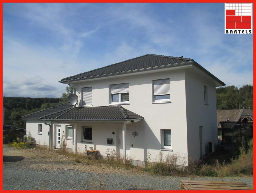 Immobilie in Hundsdorf - Baujahr 2021: Einfamilienhaus mit separatem Bungalow - günstige Finanzierung möglich! - Bild 0