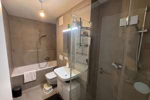 Neuwertige + sonnige 2 Zi., Lift, gr. SW- Balkon, EBK, barrierefrei, TG Einzelstellplatz – Hochriesstrasse 8, 81671 Berg am Laim Ost, München – Vorschaubild 6