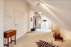 Möbliert: Nähe Schlosspark: Exklusive Dachgeschosswohnung – Die vollständige Adresse der Immobilie erhältst du vom Anbieter., 80639 Nymphenburg, München – Vorschaubild 16