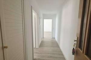 Zentral & ruhig mit Blick ins Grüne: Helle 2 Zimmer + Einbauküche + Laminat + Bad mit Fenster – Wollenweberstraße 8, 18055 Stadtmitte, Rostock – Vorschaubild 6