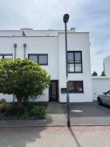 Modernes Wohndesign mit unverbaubarem Mainblick in Offenbach-Rumpenheim