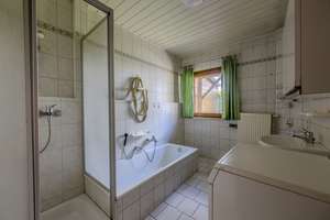 Ihr neues Zuhause mit Potenzial: Einfamilienhaus mit 5 Zimmer und herrlichen Garten  – Die vollständige Adresse der Immobilie erhältst du vom Anbieter., 80995 Feldmoching, München – Vorschaubild 4