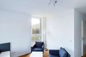 EBK, Aufzug und Balkon 1 Zimmer möbliertes Studio