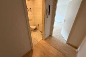 Neue EBK /  im 1. OG mit Laminat- Bad mit Wanne** – Frankenberger Straße 89, 9131 Chemnitz – Vorschaubild 9