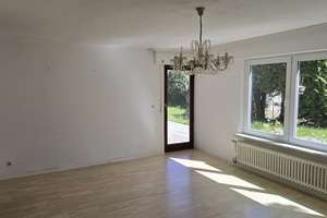 Gepflegtes Zweifamilienhaus mit Doppelgarage und großem Garten – Die vollständige Adresse der Immobilie erhältst du vom Anbieter., 71554 Weissach im Tal – Vorschaubild 12