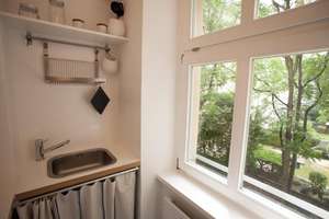 Urban Living in Prenzlauer Berg – möblierte Altbauwohnung mit Charme – Die vollständige Adresse der Immobilie erhältst du vom Anbieter., 10435 Prenzlauer Berg, Berlin – Vorschaubild 9