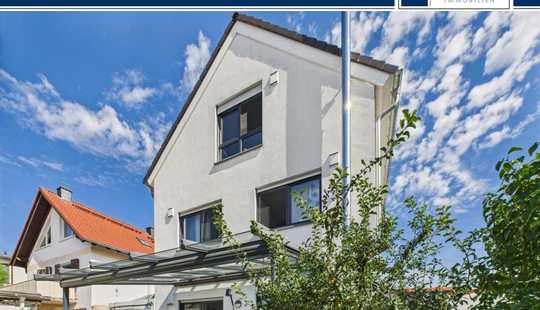 Bild von Modernes Einfamilienhaus mit Energieeffizienz A+, Garage, zwei Stellplätzen und schönem Garten