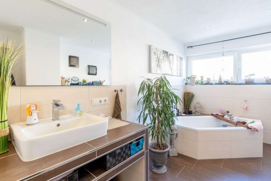 Immobilie in Mendig - Stilvoller Bungalow mit Balkon und herrlichem Garten - Bild 0