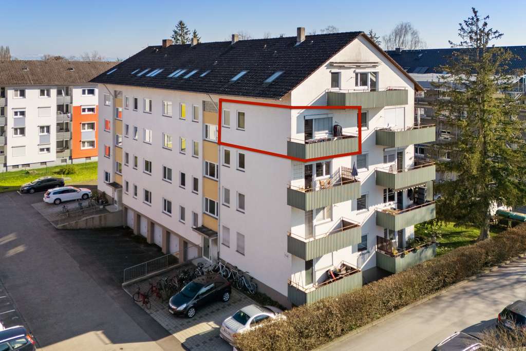 Helle 1-Zimmer-Wohnung mit sonnigem Balkon an zentraler Lage.