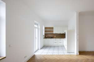 2-Zimmer-Wohnung in saniertem Altbau mit Einbauküche und Balkon zu vermieten! – Elisenstraße 31, 63741 Stadtmitte, Aschaffenburg – Vorschaubild 2