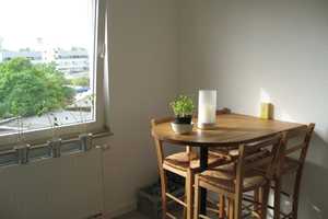 Unterbilk: Moderne 3-Zi.-Wohnung in direkter Nachbarschaft zum Medienhafen mit Einbauküche – Volmerswerther Straße 57, 40221 Düsseldorf – Vorschaubild 2