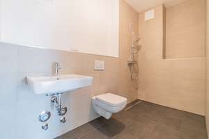 3 Zimmer Wohnung mit Erker und Balkon sowie mit Einbauküche – Schlossallee 9, 13156 Niederschönhausen, Berlin – Vorschaubild 8