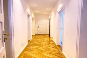 Helle 3,5-Zimmer  Altbauwohnung mit Balkon in Schwabing.