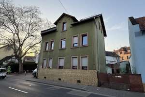 Frankfurt-Sossenheim: Sanierungsbedürftiges Dreifamilienhaus mit vielen Chancen! – Die vollständige Adresse der Immobilie erhältst du vom Anbieter., 65936 Sossenheim, Frankfurt am Main – Vorschaubild 2