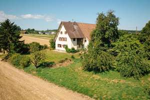 Einmalige Chance: Wohnhaus mit Ökonomieteil und Traumgrundstück in ruhiger Naturlage – Die vollständige Adresse der Immobilie erhältst du vom Anbieter., 78664 Eschbronn – Vorschaubild 2