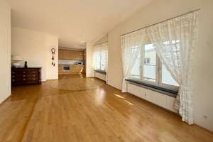 Helle 4-Zi.-Dachgeschosswohnung mit großer Südwest-Terrasse in Waldtrudering – Die vollständige Adresse der Immobilie erhältst du vom Anbieter., 81827 Waldtrudering, München – Vorschaubild 3