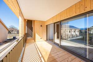 Bezugsfertig: Alpenblick inklusive – Großzügige 3-Zimmer Wohnung mit umlaufenden Balkon | KfW40 – Warngauerstraße 6a, 83666 Waakirchen – Vorschaubild 4