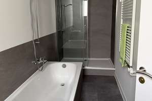 Umfassend saniert mit Balkon, Wanne und großer Dusche im Bad – Schäfferstraße 24, 39112 Leipziger Straße, Magdeburg – Vorschaubild 1