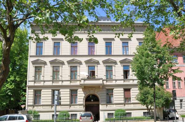 Ausschließlich für Kapitalanleger - attraktive Altbauwohnung in der Hegelallee