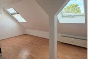 Charmante und helle 2,5-Zimmer-Dachgeschosswohnung in Augsburg-Göggingen – Felsensteinstraße 11, 86199 Göggingen-Süd, Augsburg – Vorschaubild 3